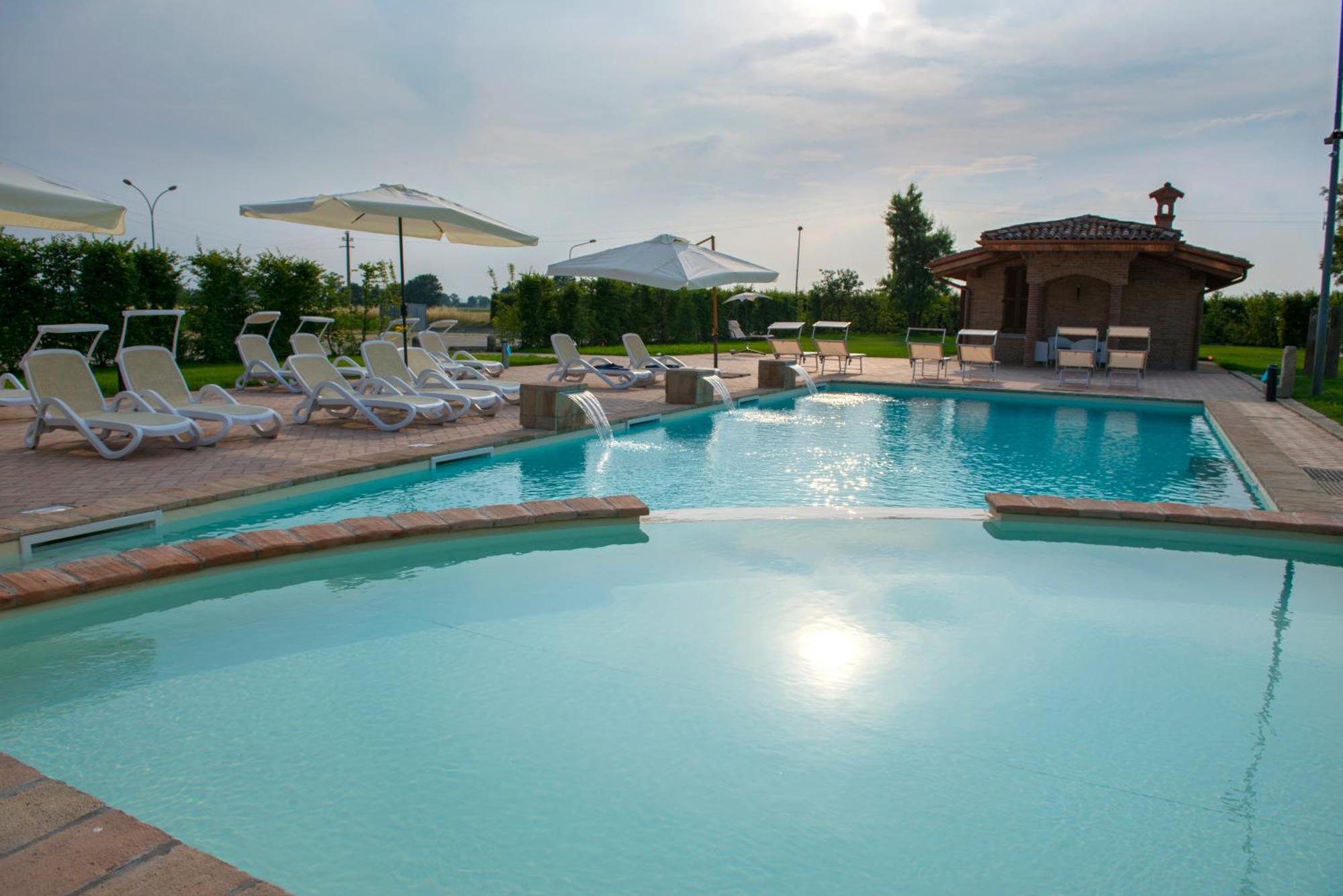 Hotel La Tavola Rotonda Cortemaggiore Zewnętrze zdjęcie