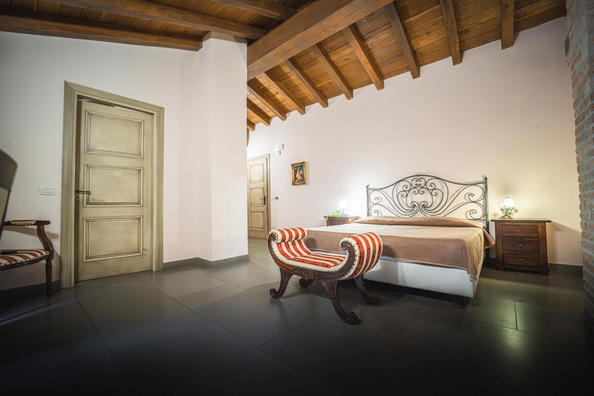Hotel La Tavola Rotonda Cortemaggiore Zewnętrze zdjęcie