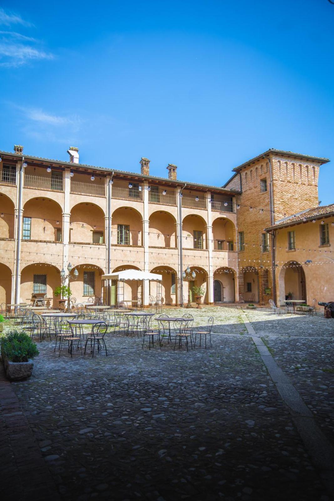 Hotel La Tavola Rotonda Cortemaggiore Zewnętrze zdjęcie